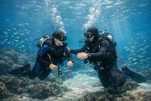 Buceo en Lanzarote para principiantes: qué esperar en tu bautismo y cómo prepararte